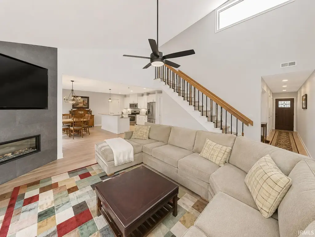 9369 S Pointe Lasalles Drive, Bloomington