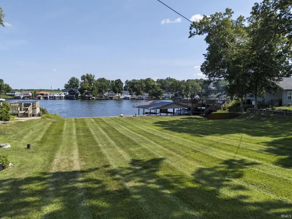 5224 E Quiet Water Court, Monticello