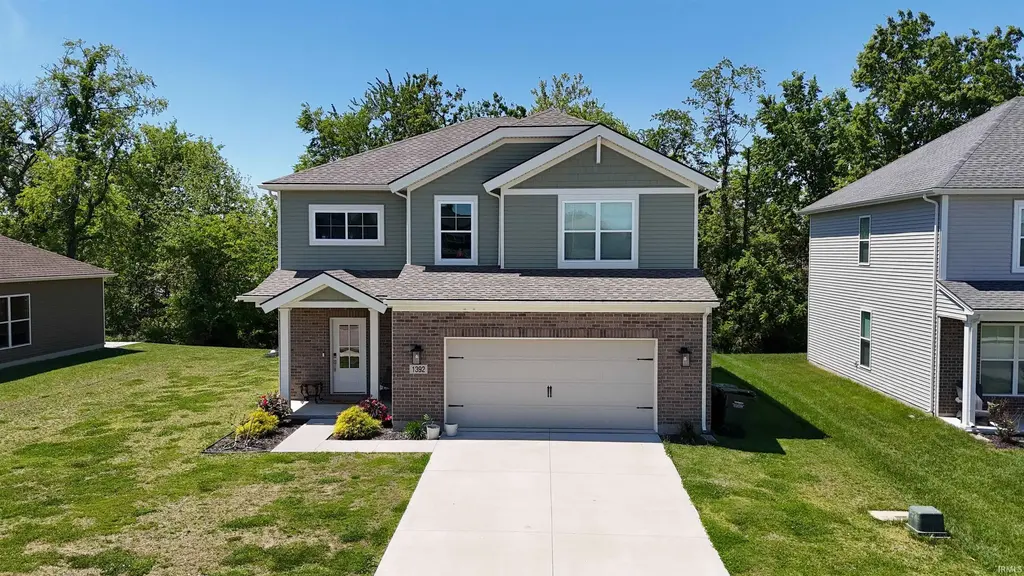 1392 N Hunters Crossing Circle, Huntingburg