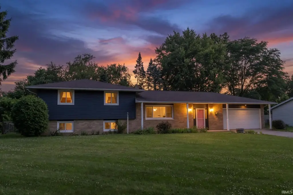 1237 Hampshire Drive, South Bend