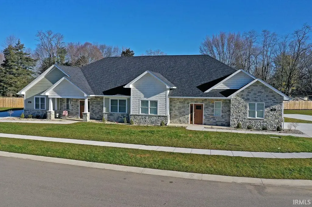 301 Blue River Drive, Knightstown