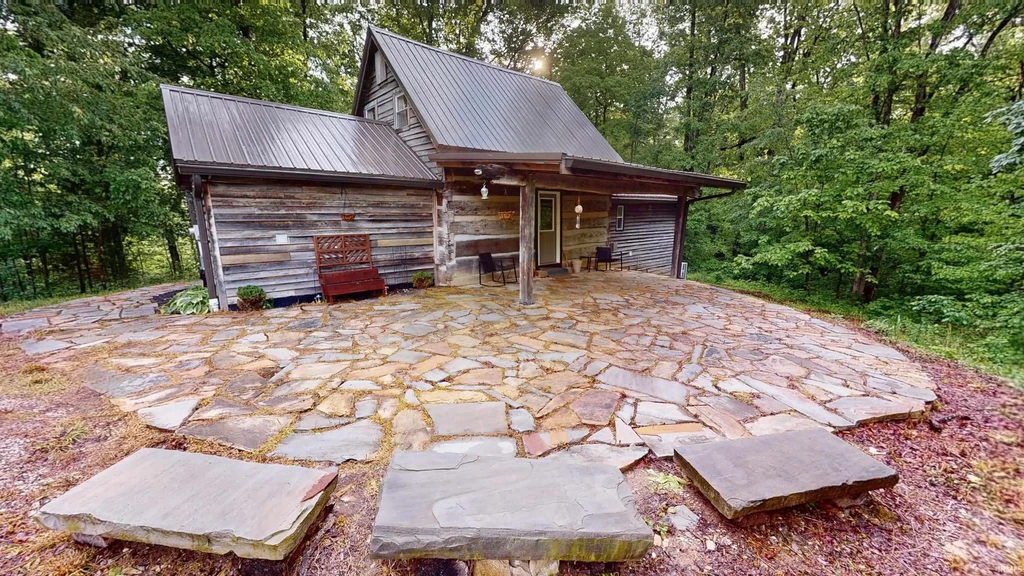 6597 S State Road 257, Velpen