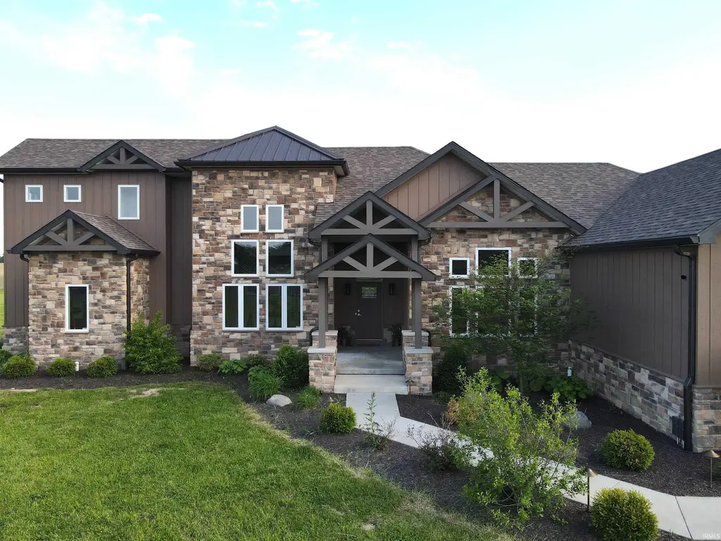 2313 E Royerton Road, Muncie