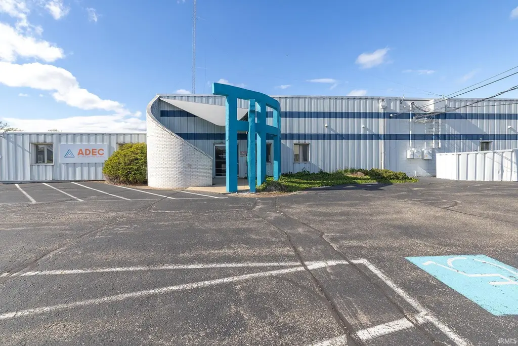 2700 Industrial Parkway, Elkhart