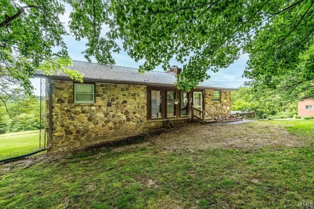 13305 E Hillview Lane, Solsberry