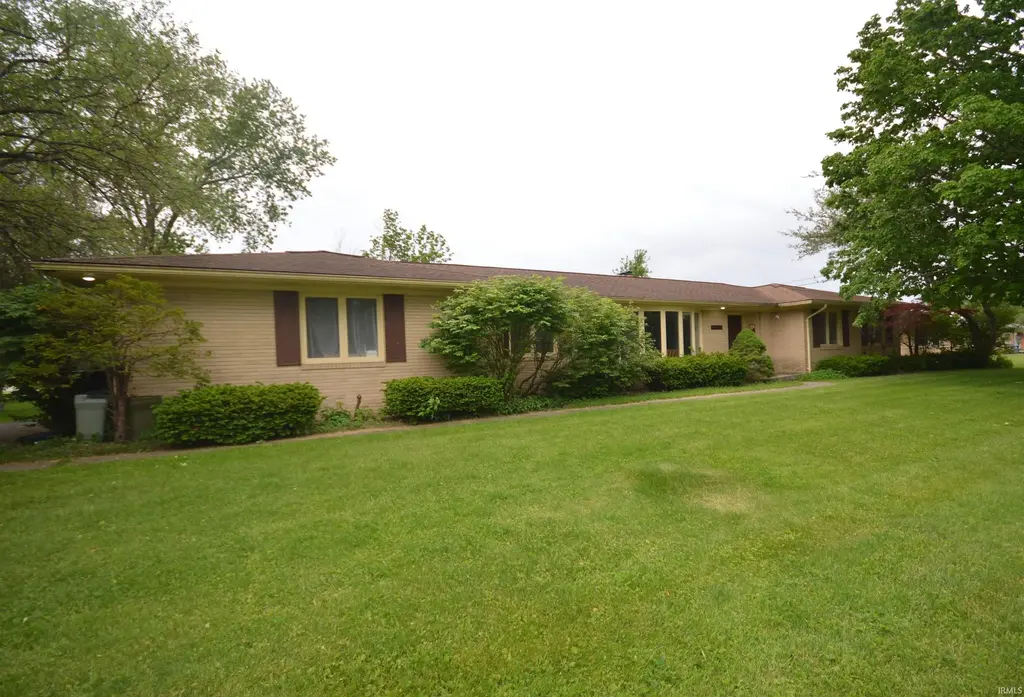 19080 Montrose Drive, South Bend