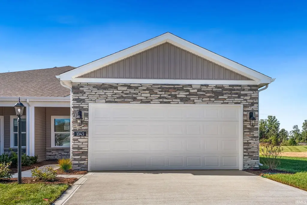 1043 Butler Lake Court, Fort Wayne