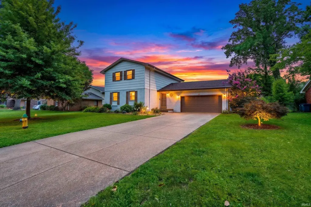 208 Camden Court, Evansville
