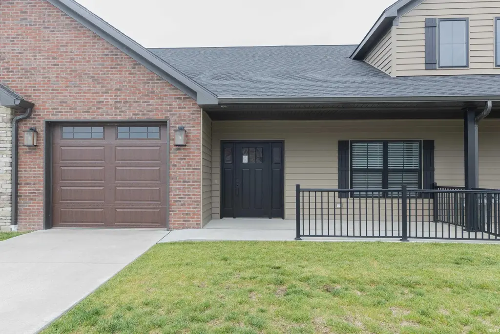 3879 High Pointe Lane, Newburgh