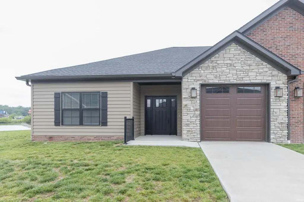 3895 High Pointe Lane, Newburgh