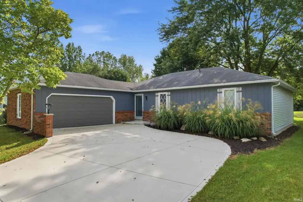 1515 Lofton Way, Fort Wayne