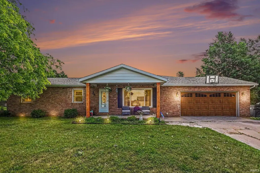518 Sunset Lane, Middlebury