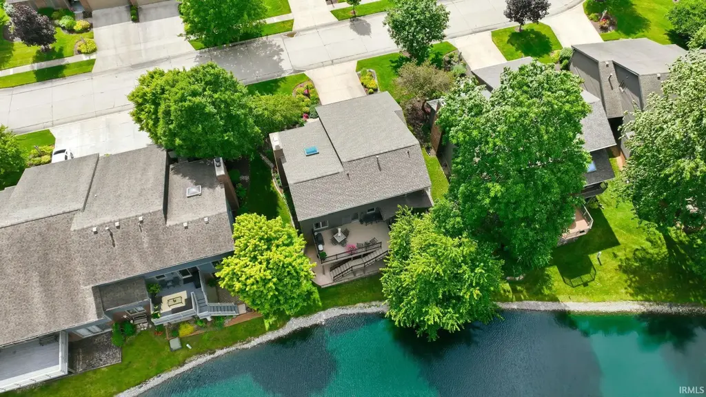 2522 E Saint Thomas Point, Fort Wayne