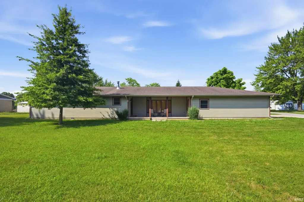 8 Meridian Drive, Hartford City