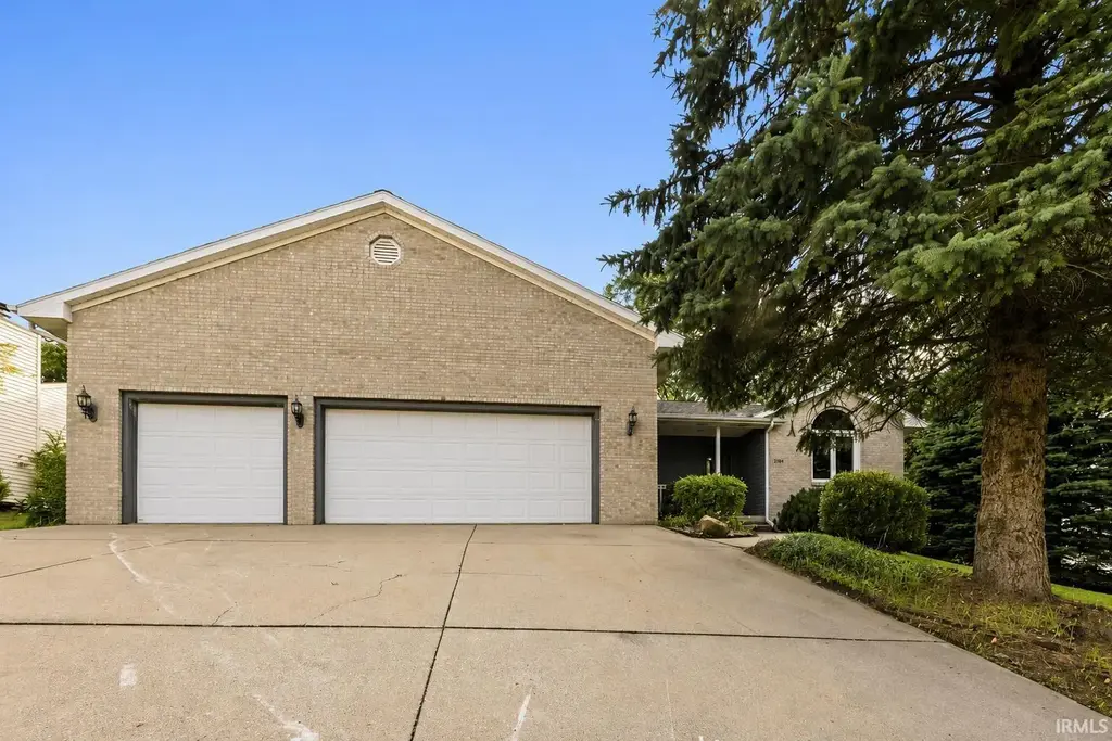 1904 Hunters Ridge Drive, Huntington