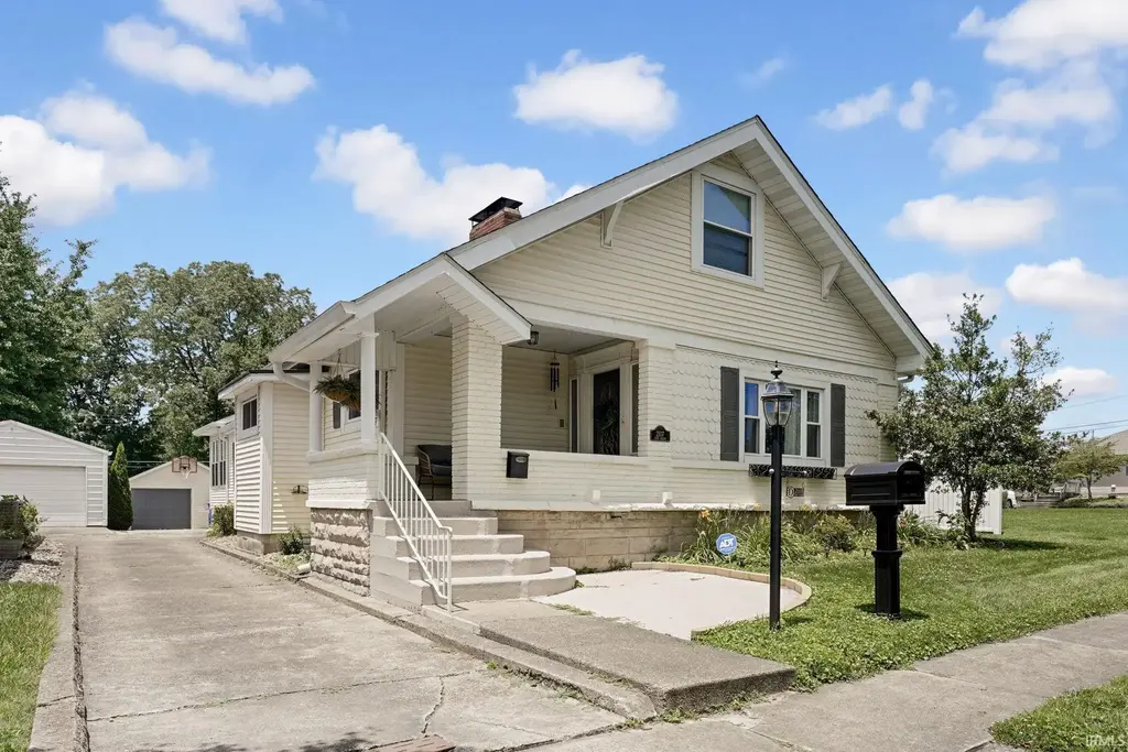 2107 Park Avenue, Bedford