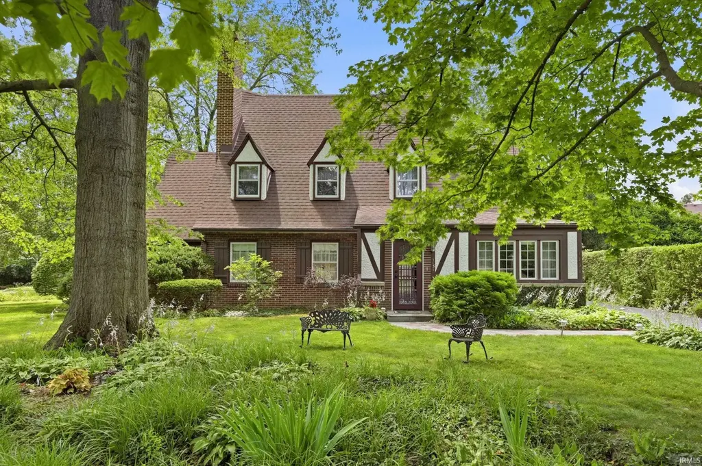 1131 N Warwick Road, Muncie