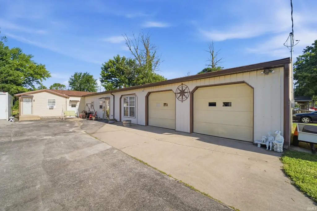 4236 S County Line Rd E Road, Mulberry
