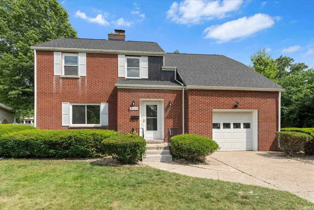 2420 S Twyckenham Drive, South Bend
