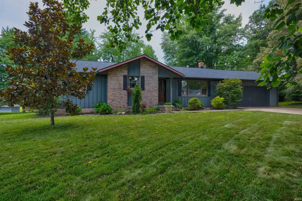 649 W Donder Lane, Santa Claus