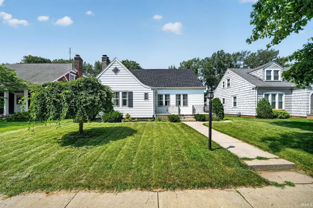 723 W Angela Boulevard, South Bend
