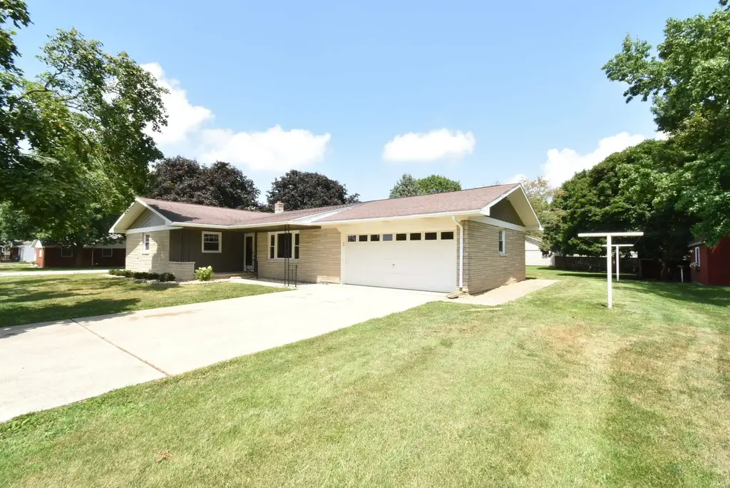 201 E Maple Street, Fowler