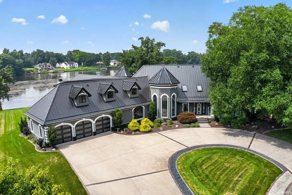 2515 Waterbend Drive, Elkhart