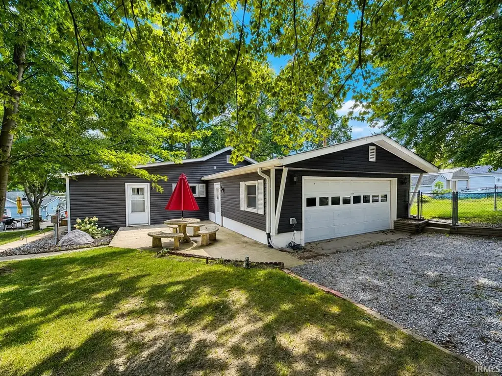 3097 E Stahl Road, Monon