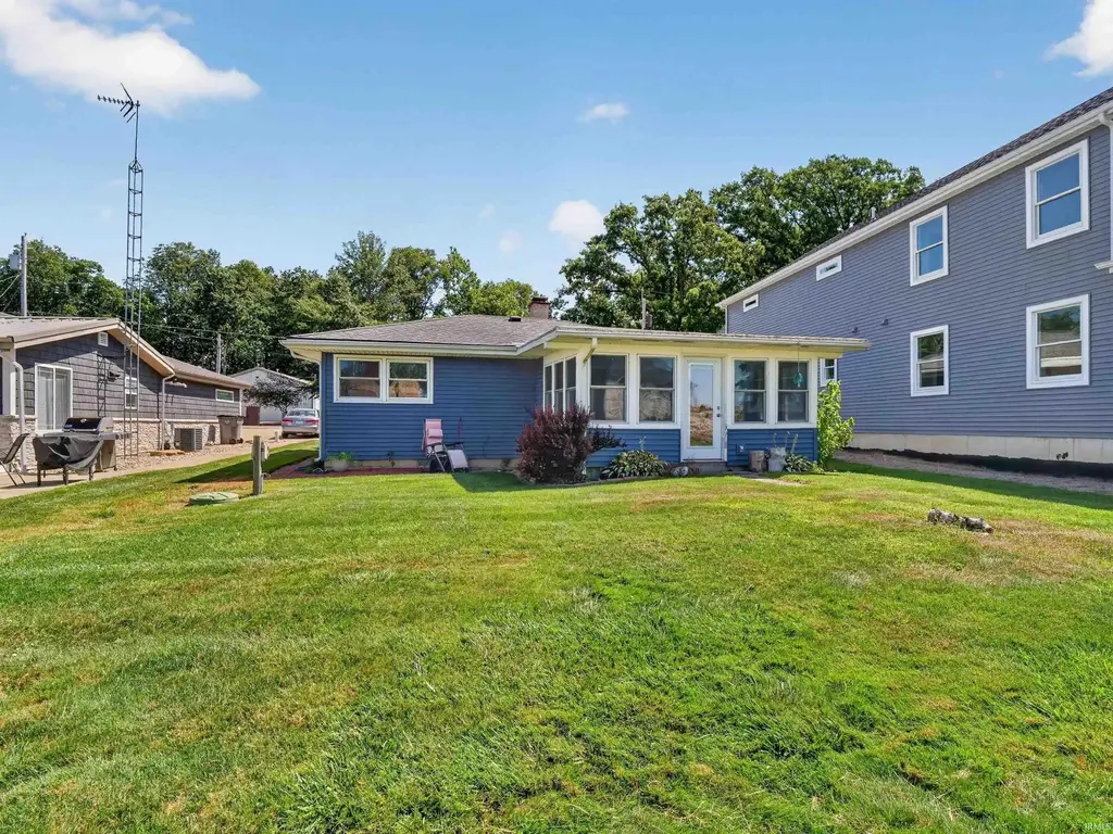1913 Chapman Lake Drive, Warsaw