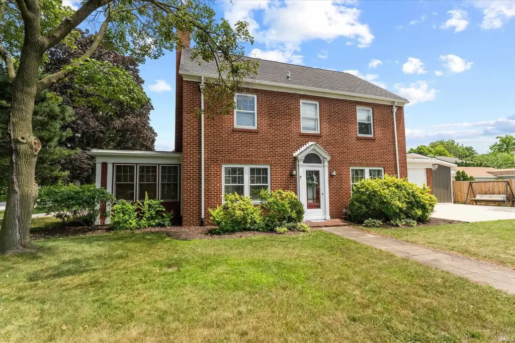 1102 E Wayne Street, South Bend