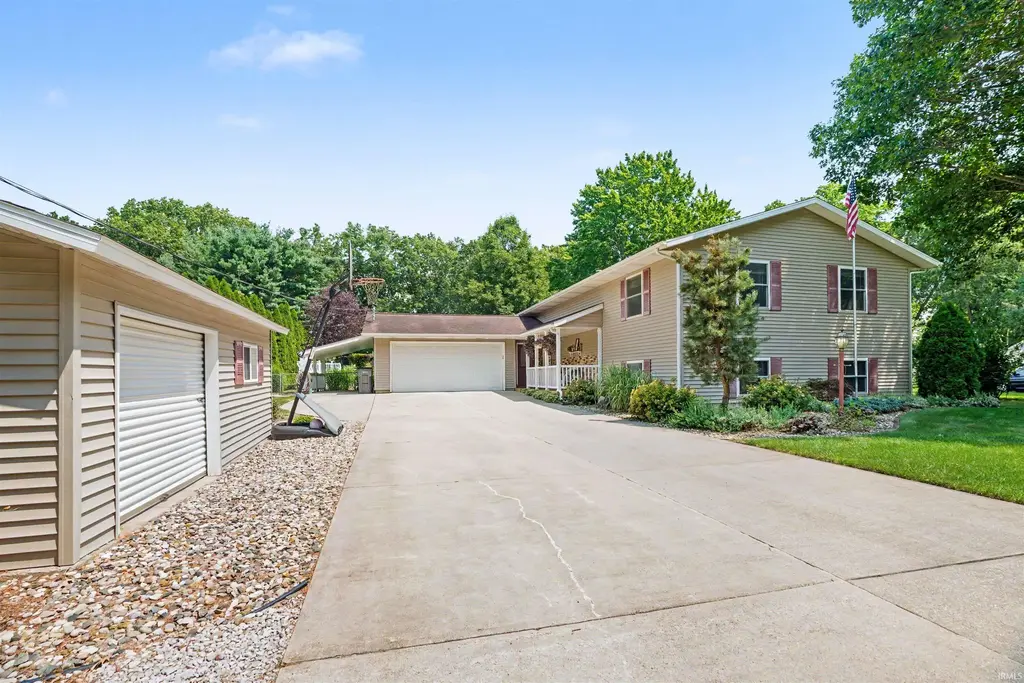 52824 County Road 15, Elkhart