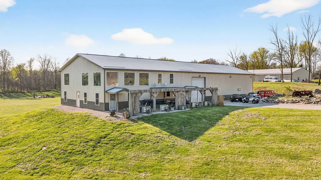 5801 St Rd 158, Bedford