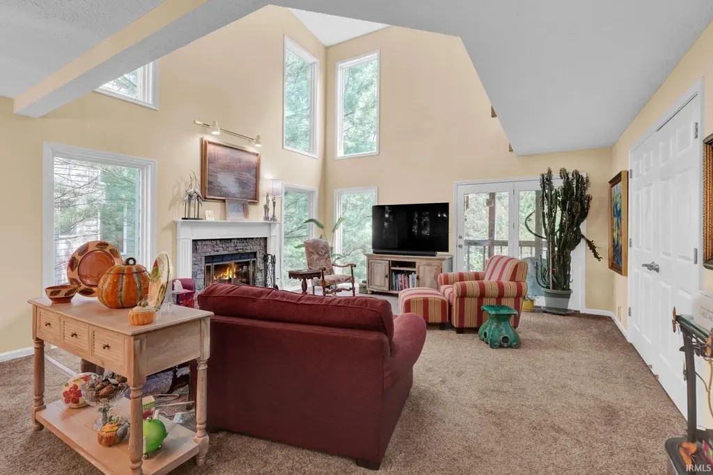 9607 S Harbour Pointe Drive 70, Bloomington