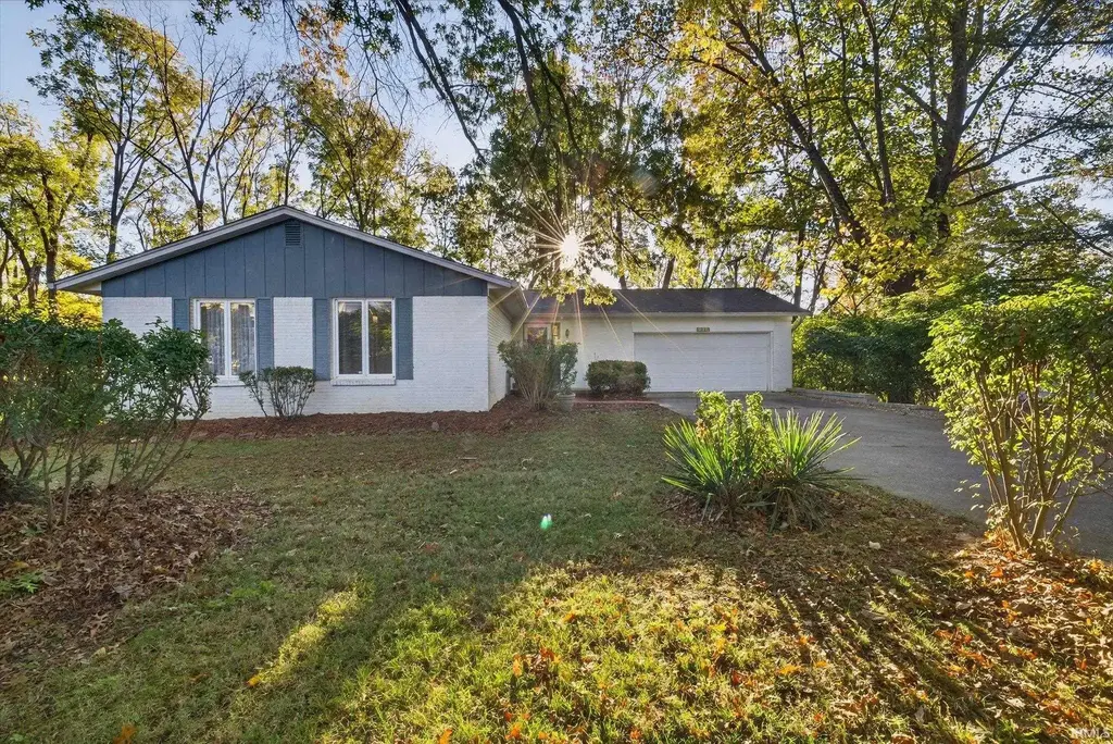 1529 E Dunstan Drive, Bloomington