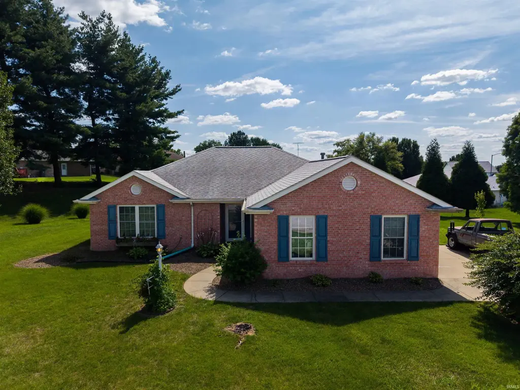 1906 N Windsor Court, Huntingburg