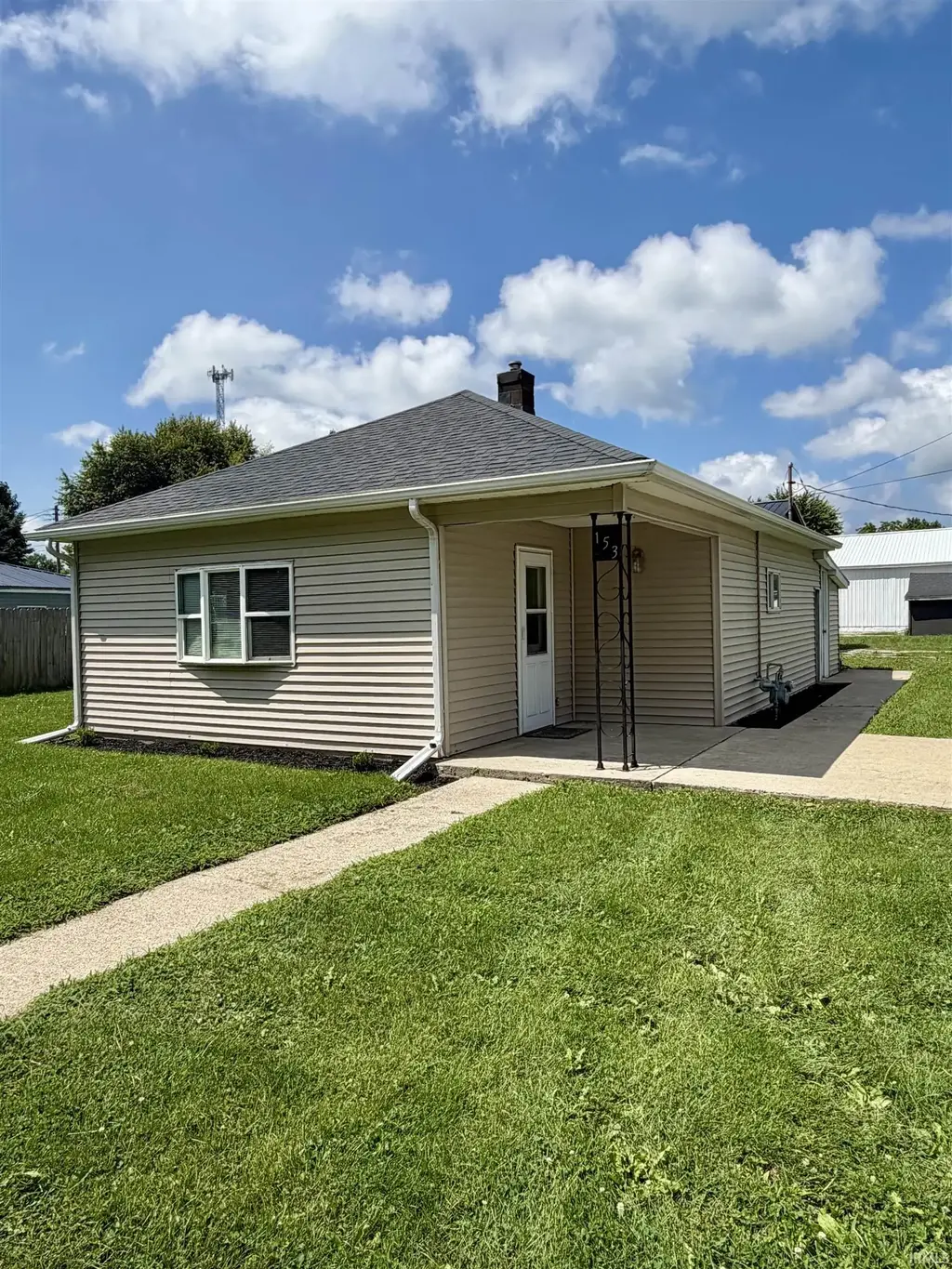 153 N East Street, Rossville