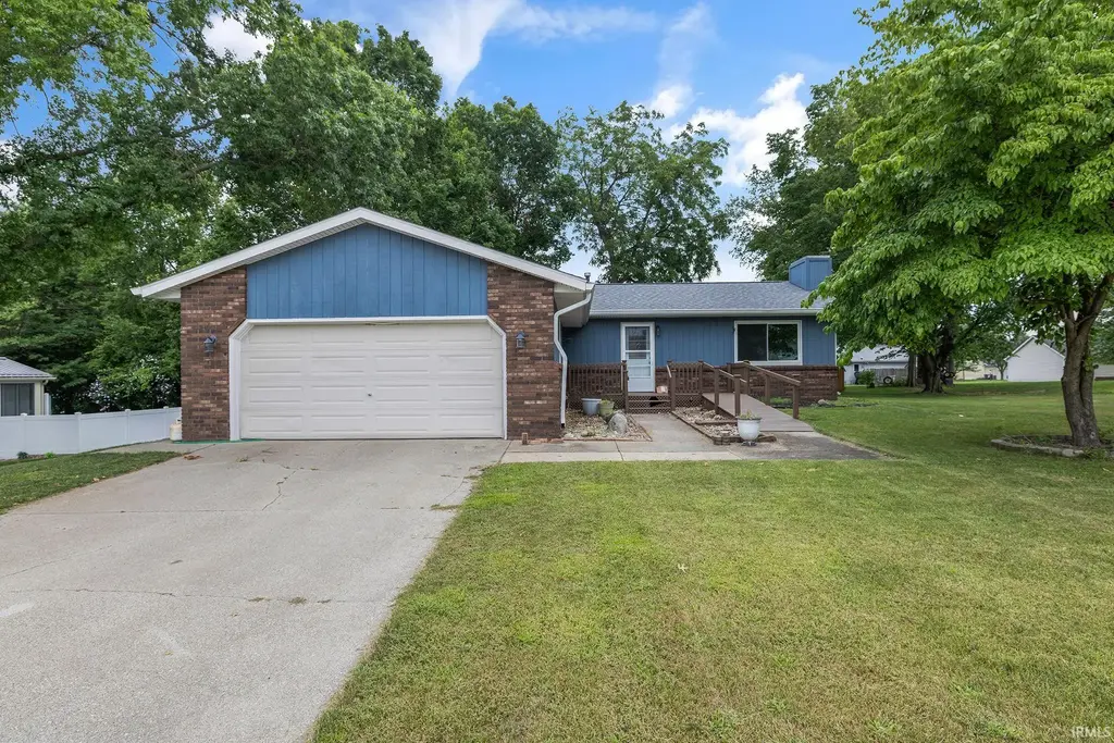 606 Claudia Lane, Middlebury