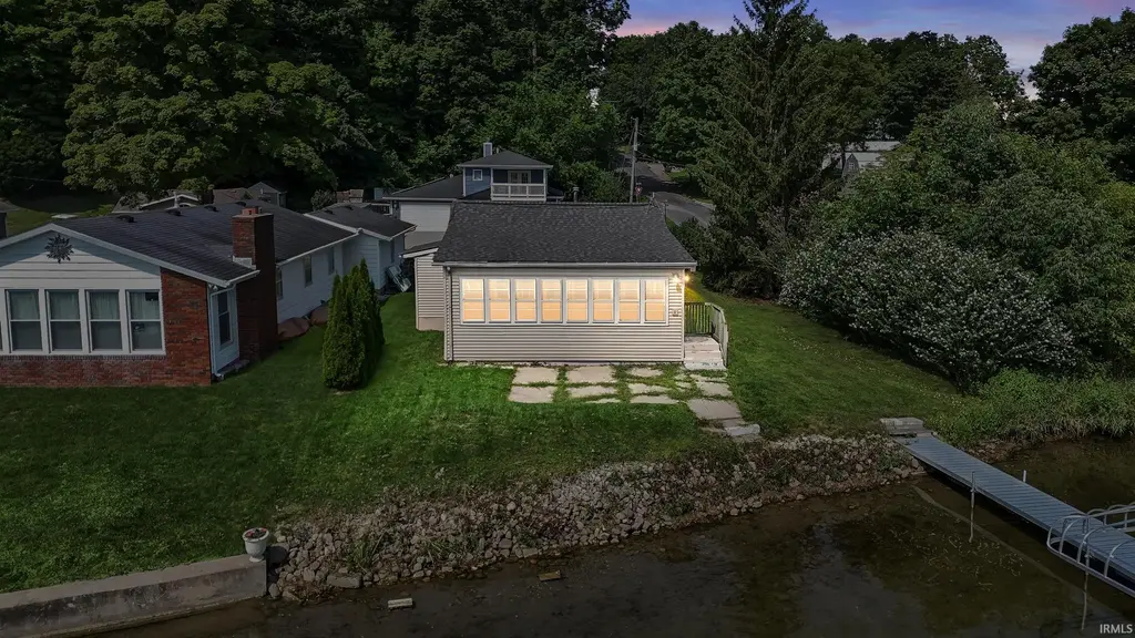 6005 S 970 E, Wolcottville