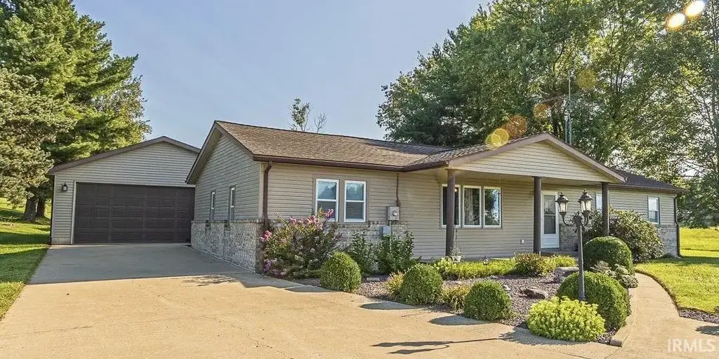 6353 W Old Road 64, Huntingburg
