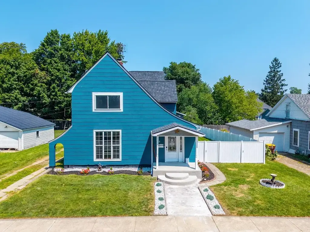315 E Gilmore Street, Angola