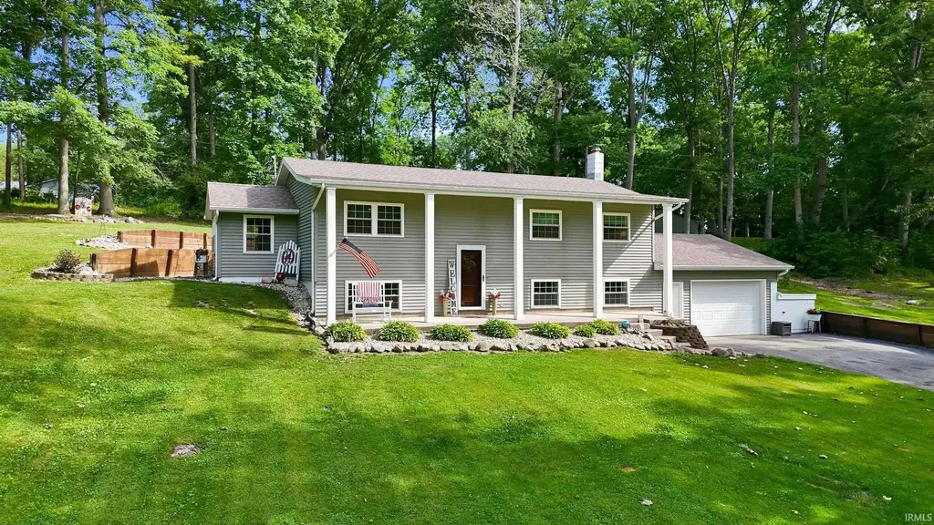 8125 E Us Hwy 33, Churubusco