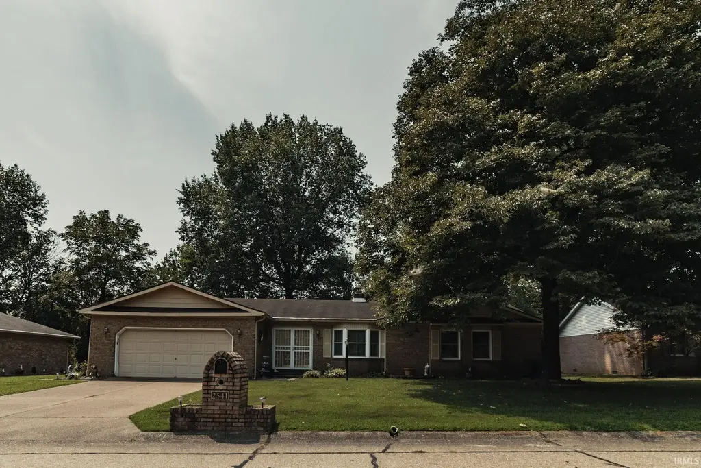2541 Malibu Drive, Evansville