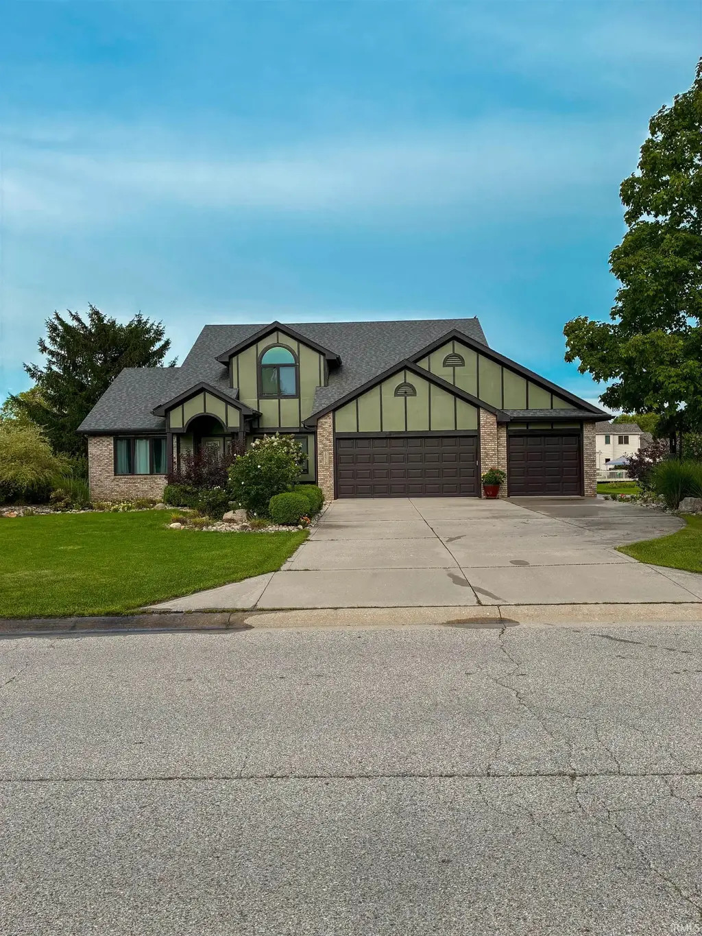15312 Lions Passage, Leo