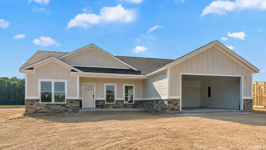 4627 N Thomas Road, Bloomington