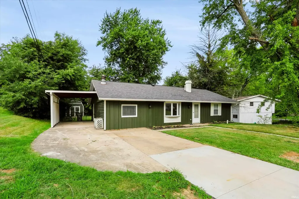 3321 N Stoneycrest Road, Bloomington