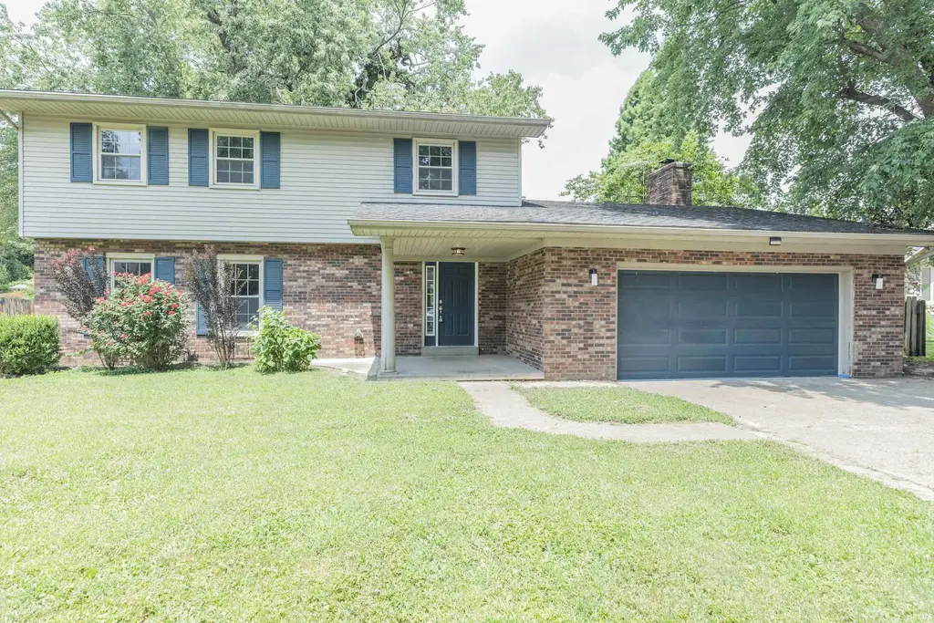 8222 N Birch Avenue, Newburgh
