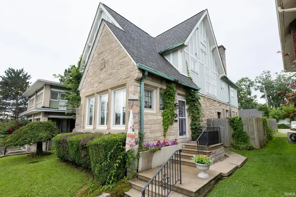 1601 16th Street, Bedford