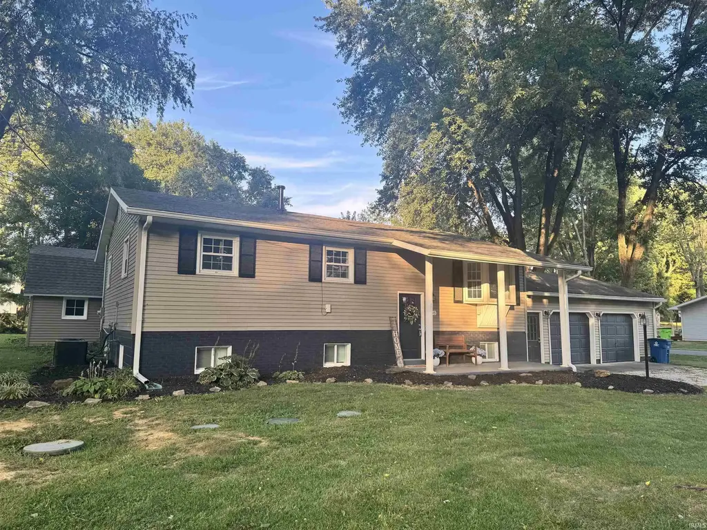 906 N Hillcrest Road, Vincennes