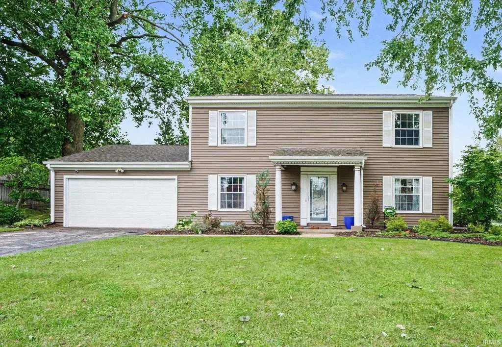 1343 Riding Mall Drive, South Bend