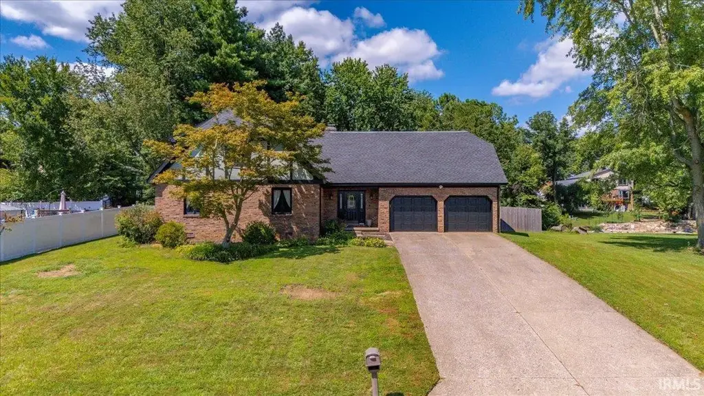5588 Sherwood Court, Newburgh